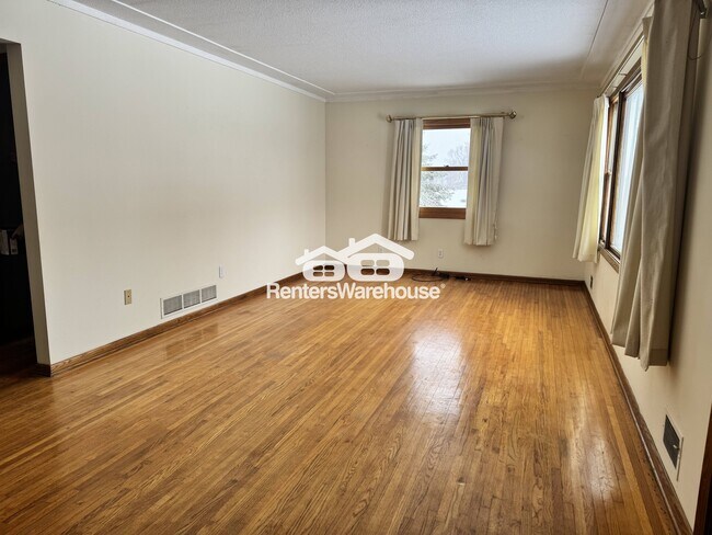 Building Photo - 8225 20th Ave N