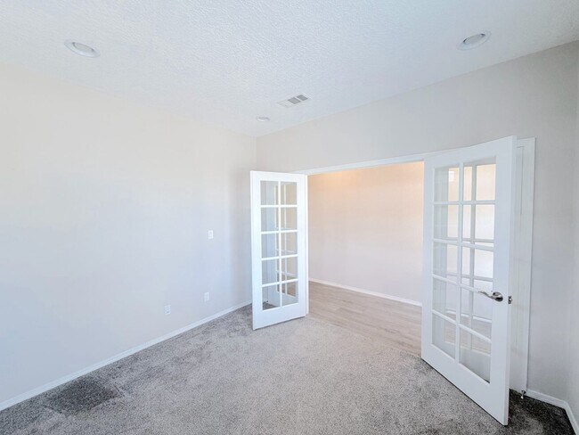 Foto del edificio - Modern 3 Bedroom Los Lunas Home with Refrigerated Air. Near I-25!