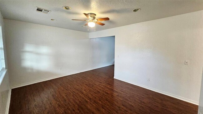 Building Photo - 777 Camelot Dr