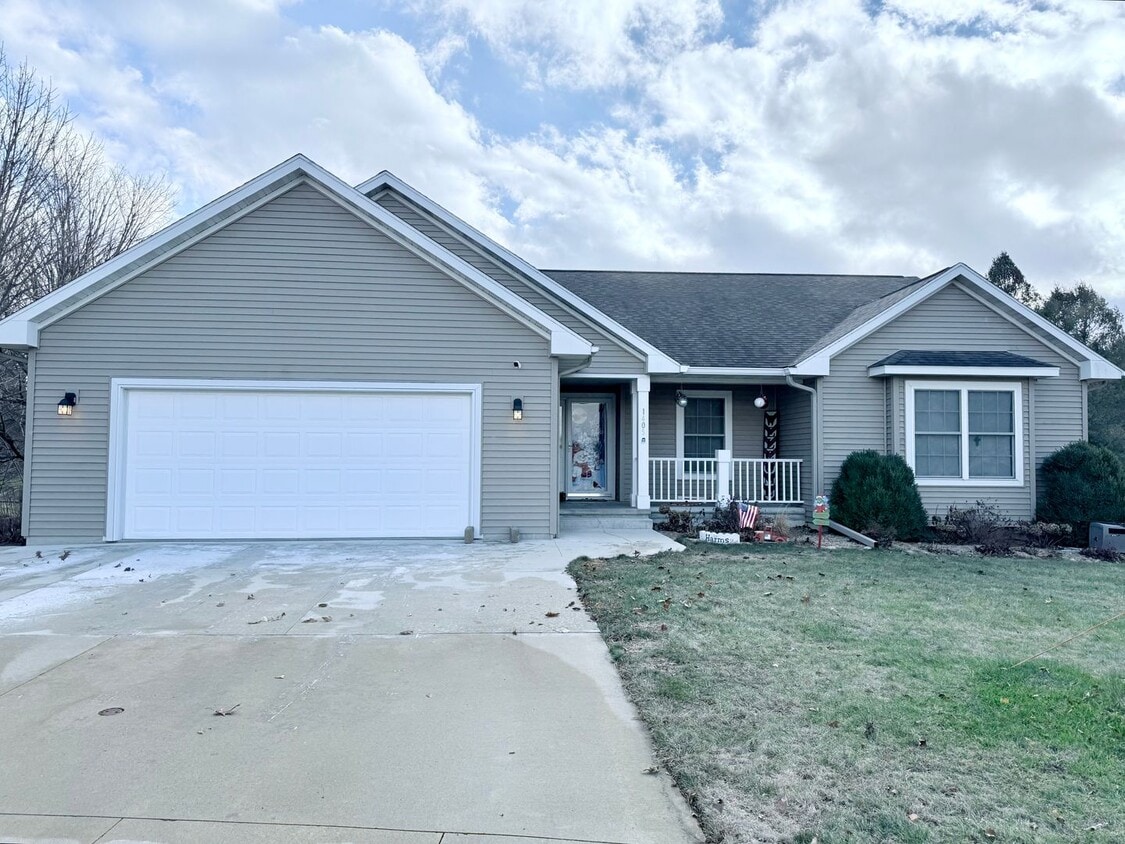 Foto principal - 5 Bed 3 Bath House in Waverly, IA