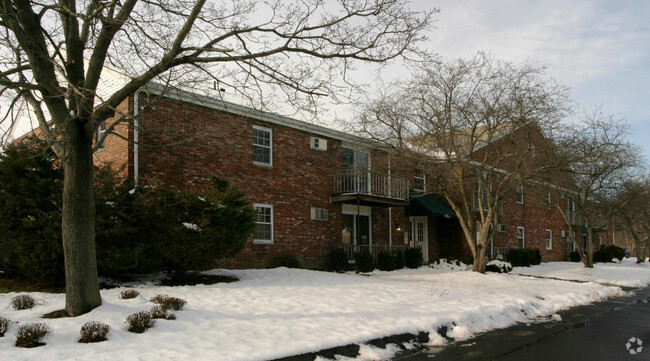 Building Photo - Abington Court Condominium