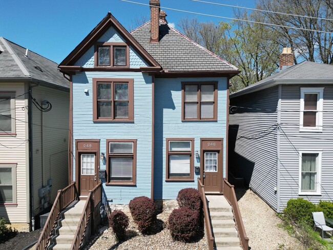 Spacious 3 bedroom duplex just off Neil Ave. blocks away from the Short North - 248 W 4th Ave