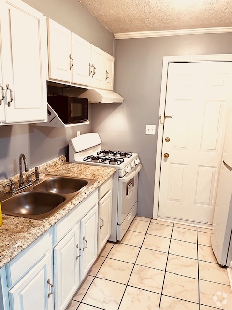 Kitchen - Airport Apartments