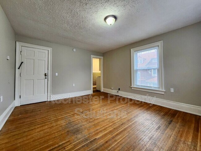 Building Photo - 45 Kenwood Ave