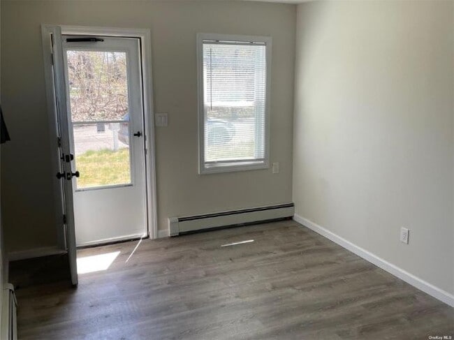 Building Photo - 629 Lakeway Dr