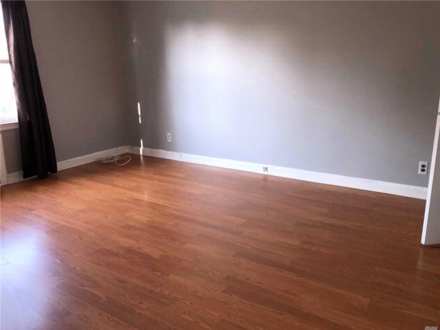 Foto principal - 600 Westbury Ave