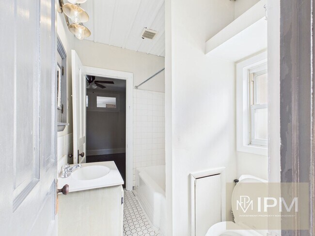 Foto del edificio - 219 S Union St