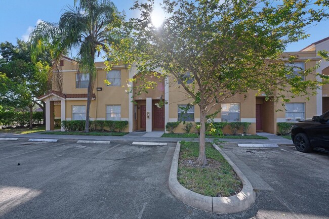 Building Photo - BEAUTFUL RENOVATED TOWNHOUSE 2 BEDROOMS AN...