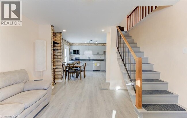 Building Photo - 66 Secord Ave