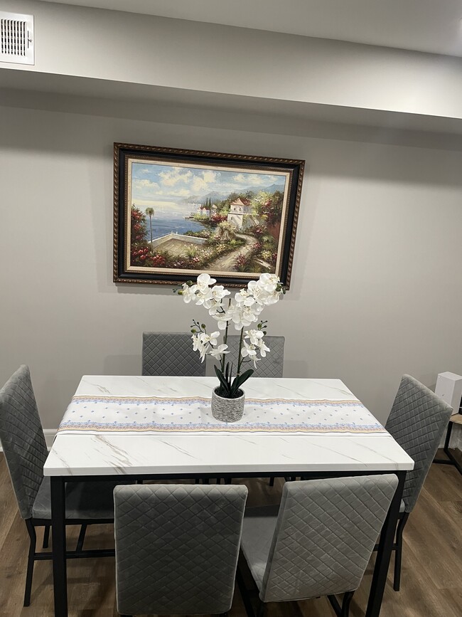 Building Photo - 8623 Willow Oak Rd