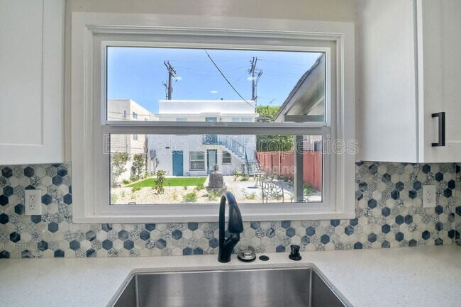 Foto del edificio - 4685 Hamilton St