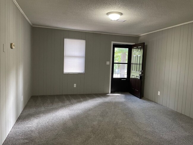 Building Photo - 352