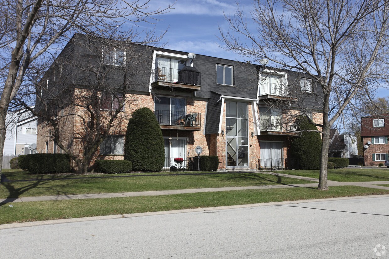 7108 166th St, Tinley Park, IL 60477 Apartments in Tinley Park, IL