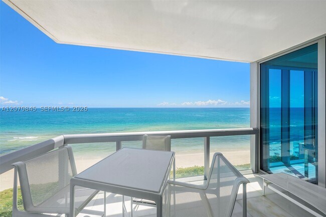Foto del edificio - 6899 Collins Ave