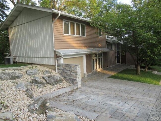 Foto del edificio - 3023 Parkway Blvd