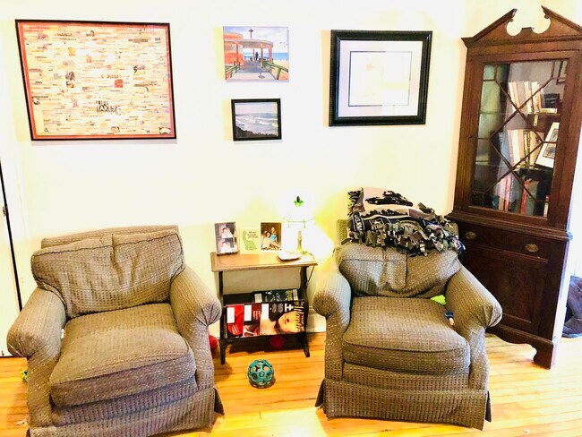 Side wall of dining room - 2135 W Thomas St