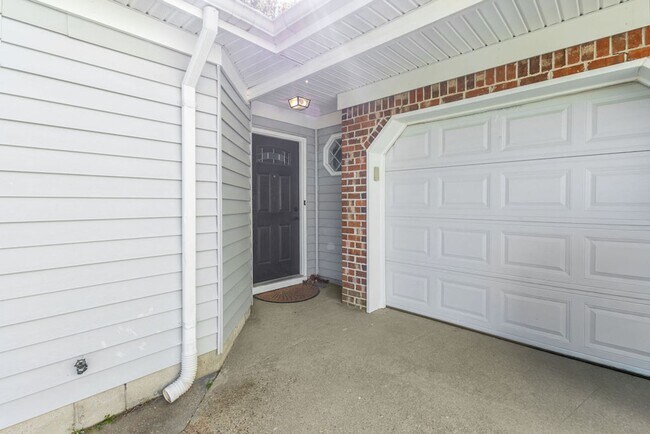 Building Photo - 3 Bed 2 Bath Home for Rent in Virginia Beach