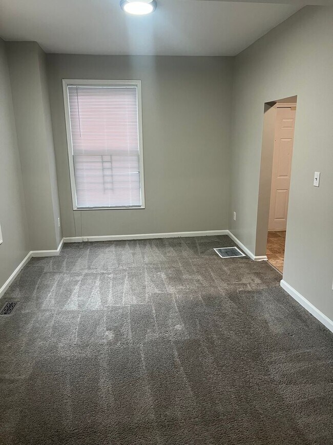 Building Photo - 3 Bedroom Home