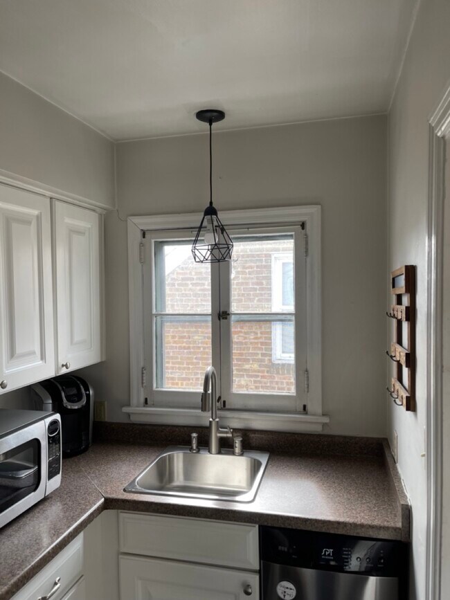 Kitchen - 4448 N Woodburn St