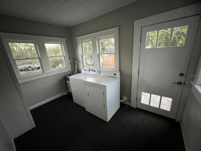 Building Photo - 3021 Sanchez St