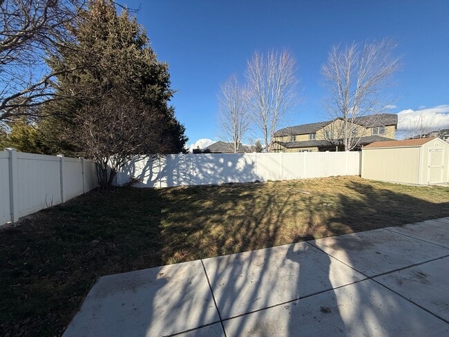 Building Photo - 3-bedroom, 2-bathroom home with an additional office