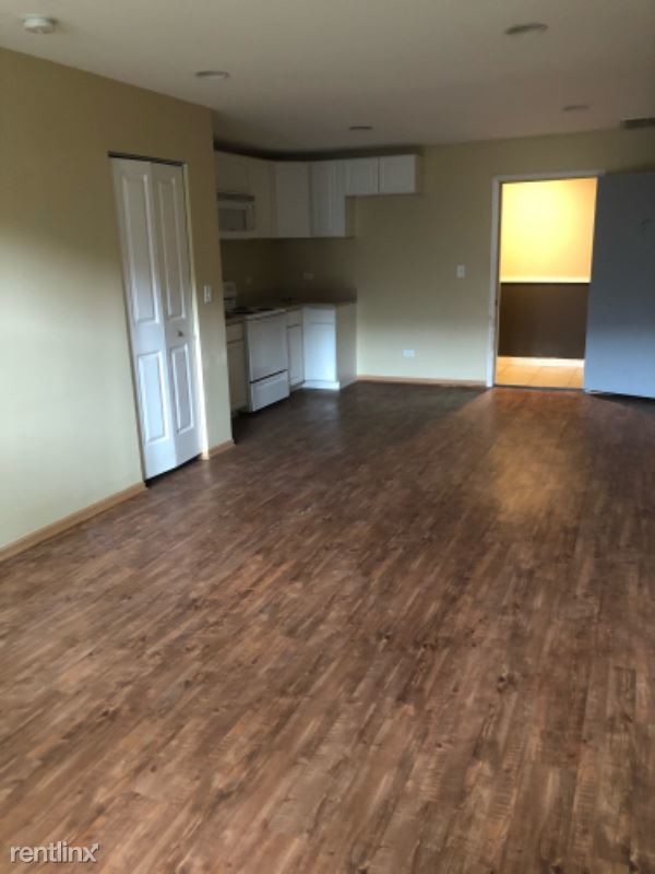 Foto principal - 109 E Railroad St