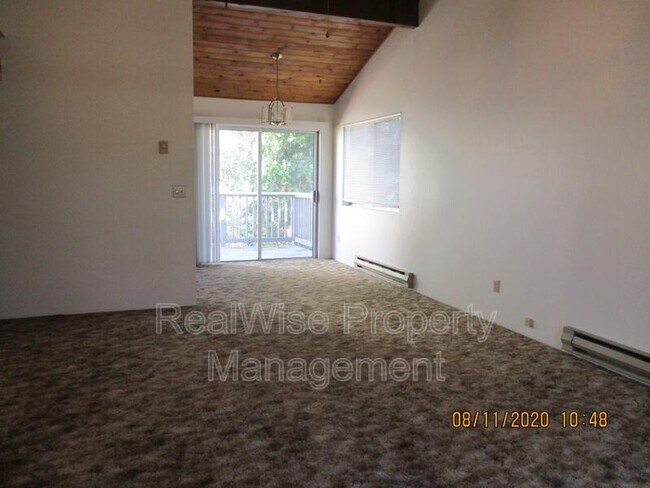 Building Photo - 400 NW Elm St