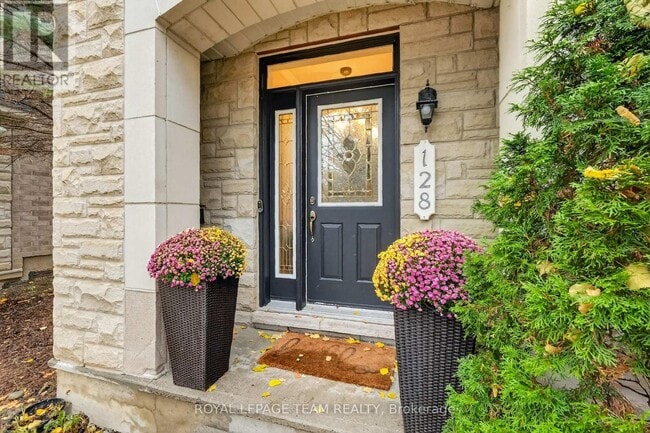 Building Photo - 128 Lanark Ave