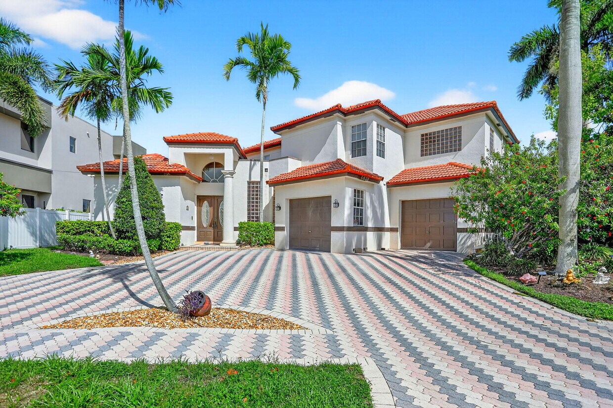 Foto principal - 4830 NE 28th Ave
