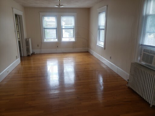 Primary Photo - 86 Bowen Ave