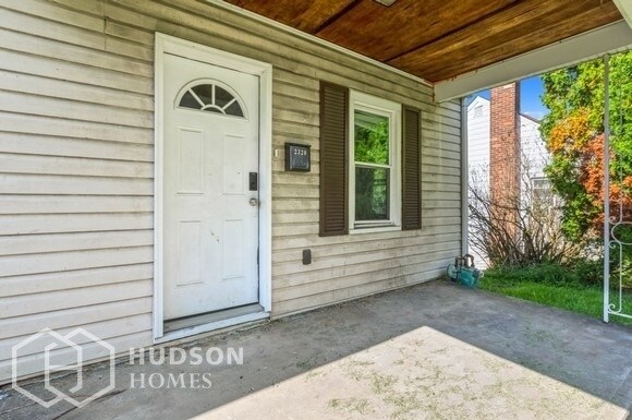 Building Photo - AVAILABLE NOW! - 2320 Webster Ave, West Mi...