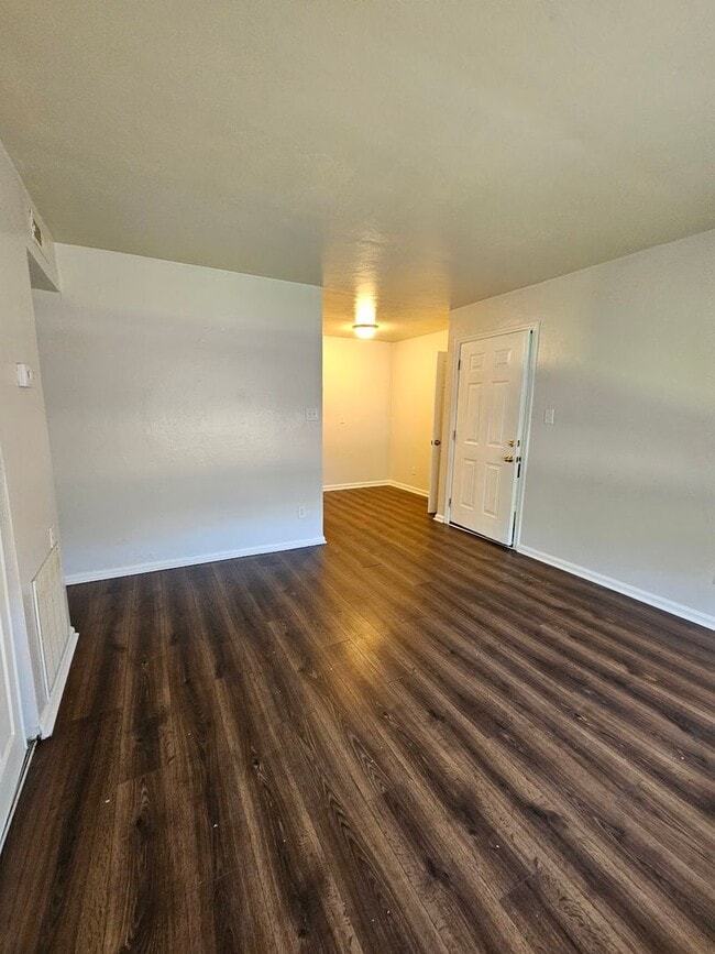 Building Photo - Two Bedroom Apartment off Rodman