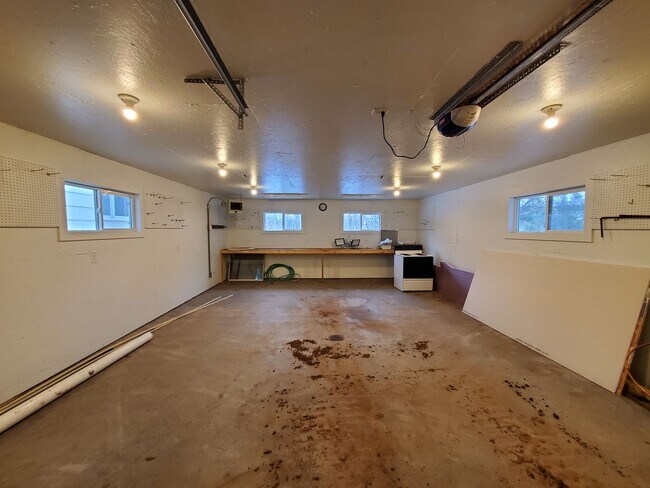 Building Photo - 2 Bedroom 1 Bathroom House For Rent
