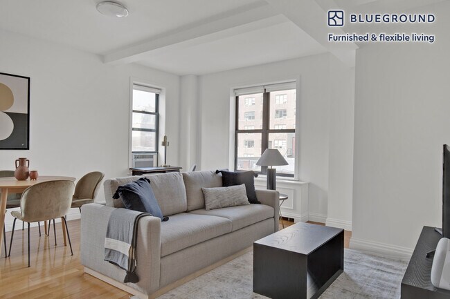 Foto del edificio - 210 W 70th St