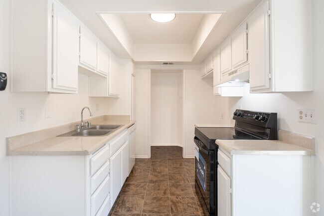 Estudio - 600 pies cuadrados - Cocina - 730 Pine Ave.