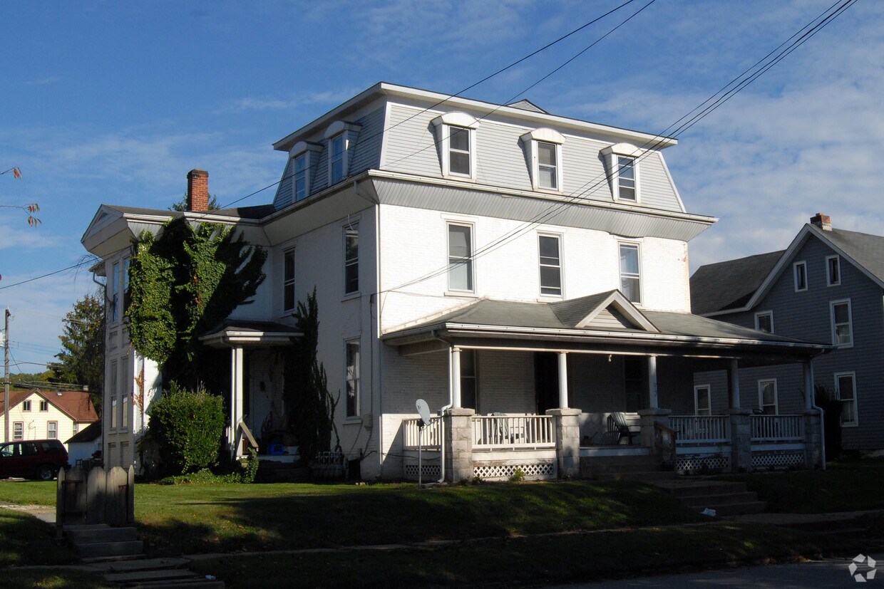 215 Pennsylvania Ave, Avondale, PA 19311 Apartments in Avondale, PA