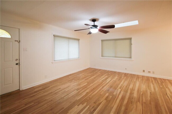 Foto del edificio - 2412 W 12th St