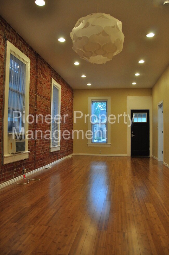 Building Photo - 3042 California St
