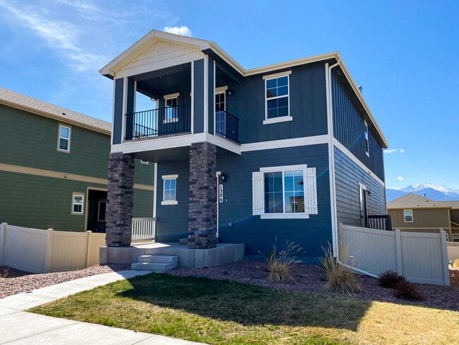 Building Photo - Mountain View 3-Bed Home with Loft and Cov...