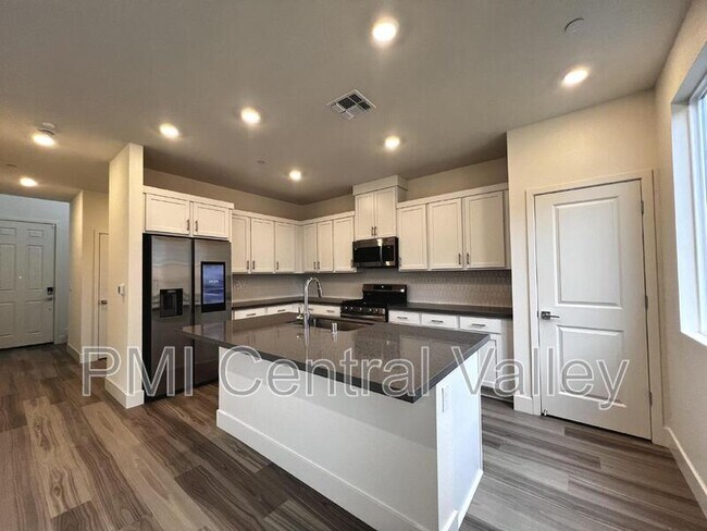 Foto del edificio - 3275 Hayduke St