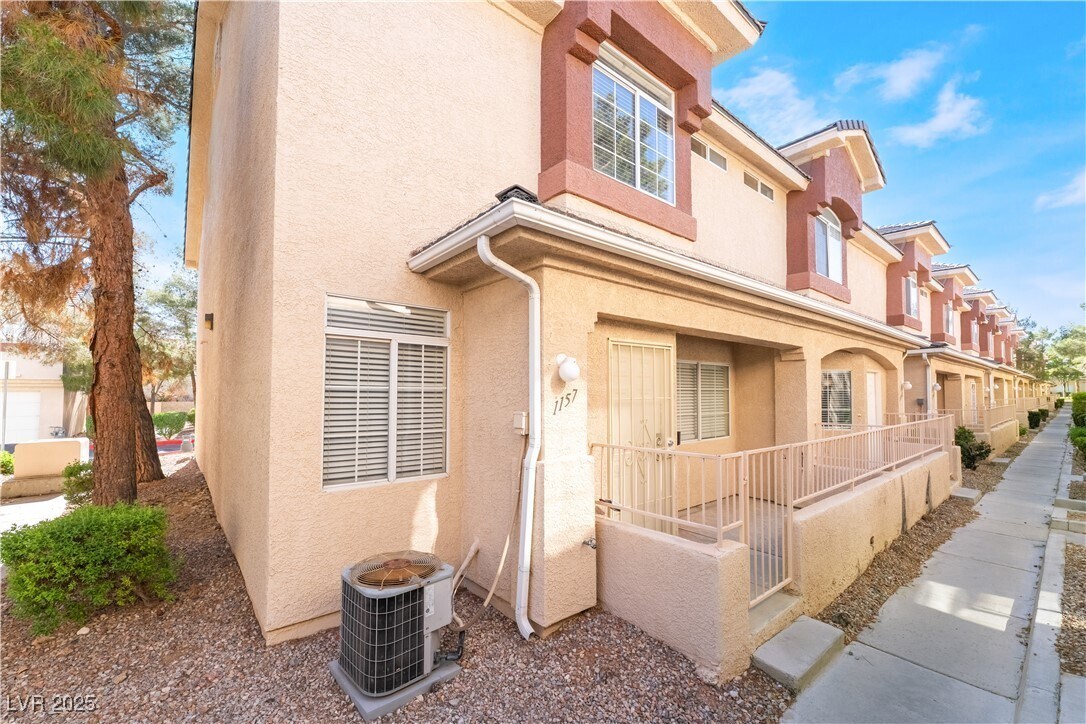 Foto principal - 1157 Dusty Creek St