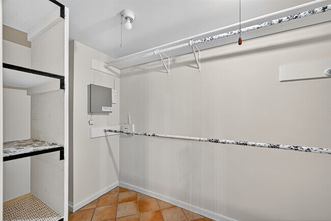 Building Photo - 812 Fleetwood Pl Dr