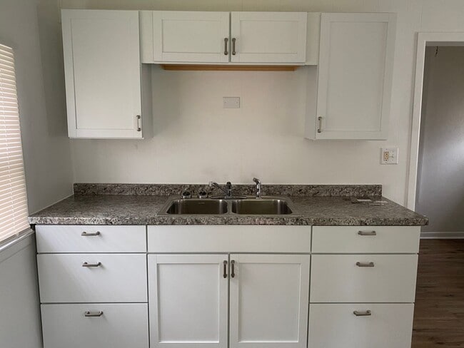 Foto del edificio - 2 Bedroom 1 Bath Home In Eastpointe