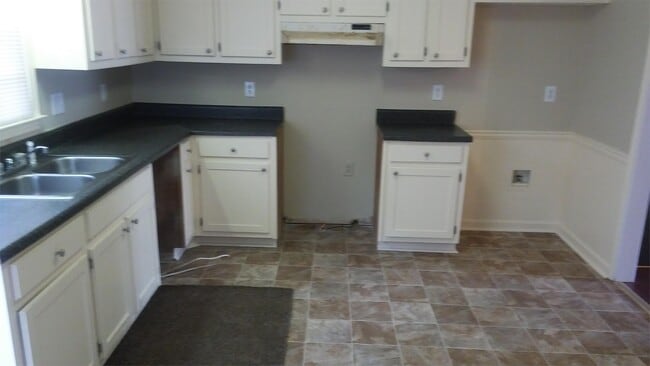 Building Photo - 2653 Laurel Woods Ln SE