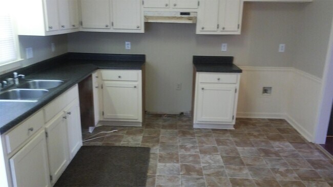 Foto del edificio - 2653 Laurel Woods Ln SE