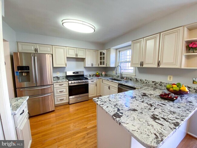 Building Photo - 10100 Bushman Dr