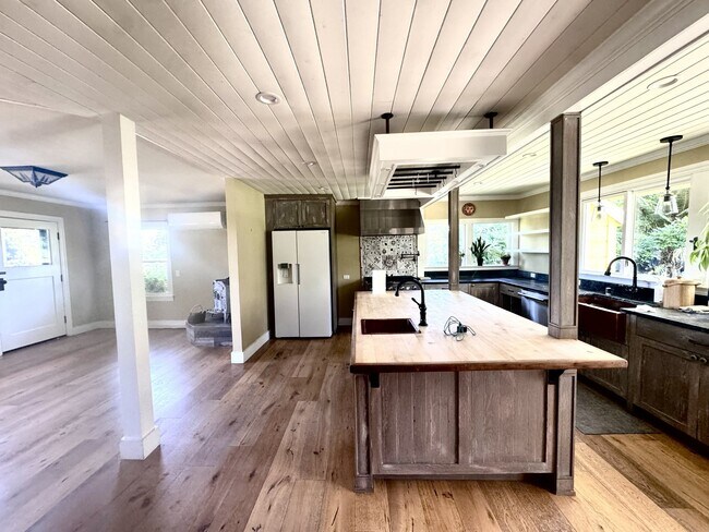 Foto del edificio - 912 Grandview Rd