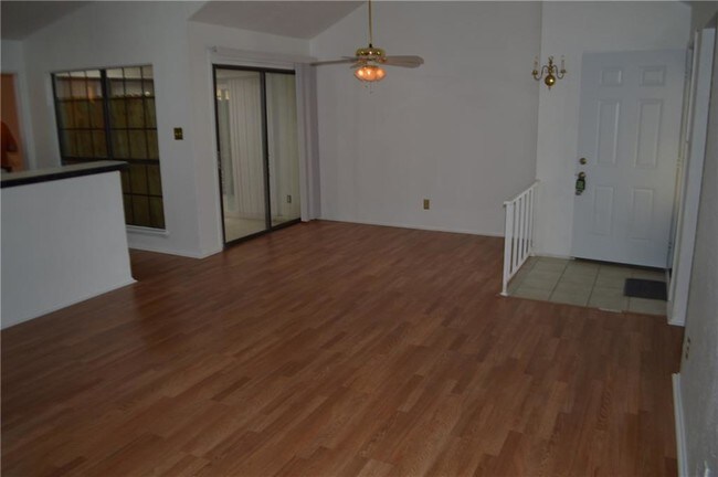 Building Photo - 6066 Dooley Dr