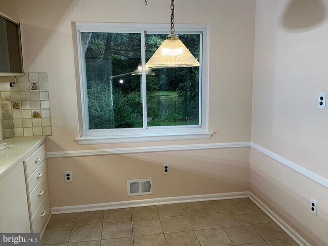 Building Photo - 303 Charlton Ct