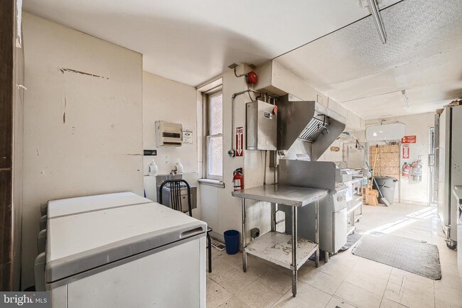 Building Photo - 2117 Edmondson Ave